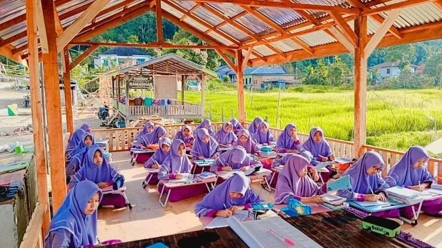 Peran Lingkungan Sekolah